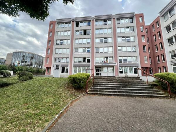 BUREAUX à LOUER de 1961.73 m²