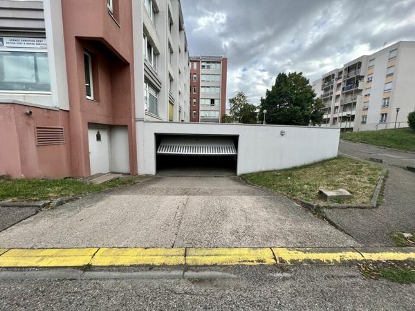 BUREAUX à LOUER de 1961.73 m²