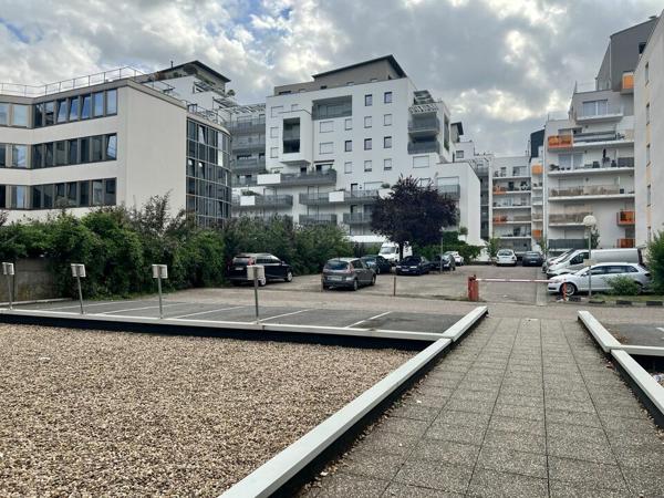 BUREAUX à LOUER de 1961.73 m²