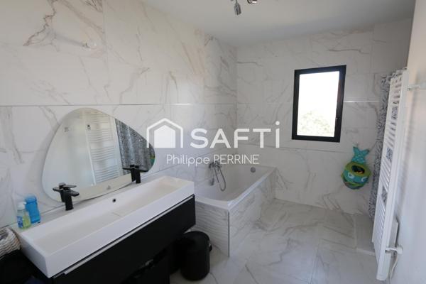 Maison de 5/6 pièces  hors lotissement avec piscine