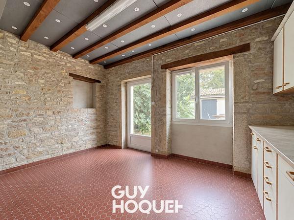 Maison Ancienne rénovée 3 Chs + Garage et Terrain de 418 m² environ - 71960 PRISSE