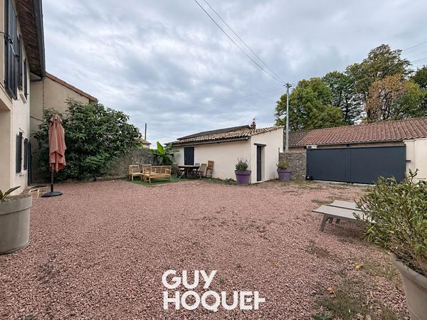 Maison Ancienne rénovée 3 Chs + Garage et Terrain de 418 m² environ - 71960 PRISSE