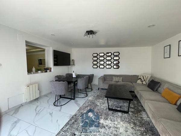 Ensemble immobilier comprenant une maison avec 2 chambres, jardin et un studio en annexe, un appartement indép