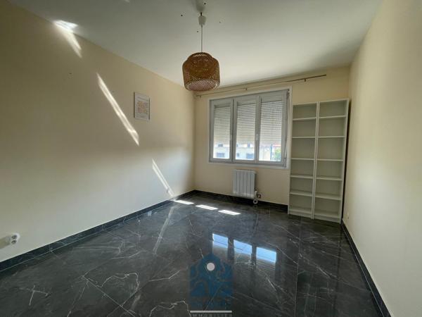 Ensemble immobilier comprenant une maison avec 2 chambres, jardin et un studio en annexe, un appartement indép