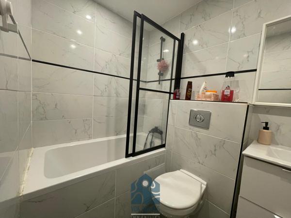 Ensemble immobilier comprenant une maison avec 2 chambres, jardin et un studio en annexe, un appartement indép