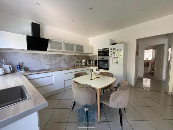 Ensemble immobilier comprenant une maison avec 2 chambres, jardin et un studio en annexe, un appartement indép