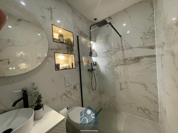 Ensemble immobilier comprenant une maison avec 2 chambres, jardin et un studio en annexe, un appartement indép