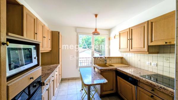 Appartement à CHARBONNIERES-LES-BAINS, 69260 - 4 pièces 101m²