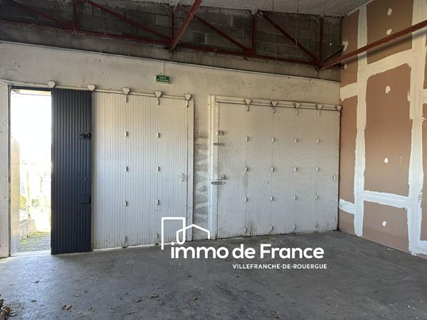 Villefranche De Rouergue, local d'activité, entrepôt de 500 m² , 400 m² en rez de chaussée + 100 m² a l'étage