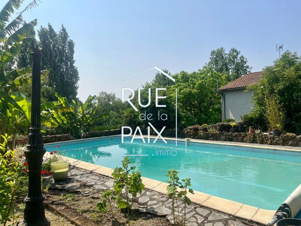79130 AZAY SUR THOUET Maison en pierre avec piscine