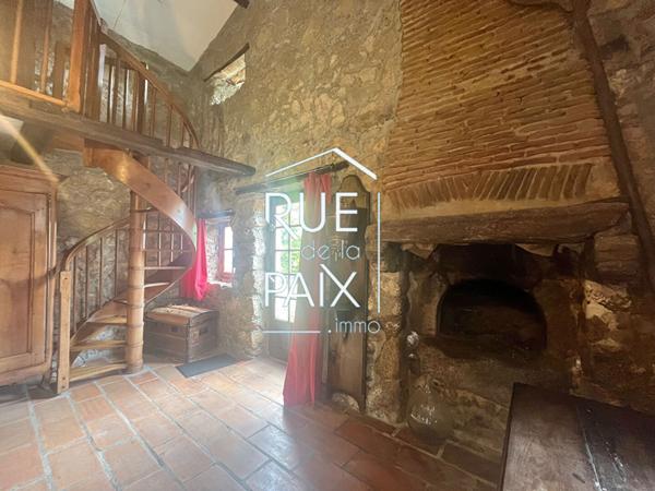 79130 AZAY SUR THOUET Maison en pierre avec piscine