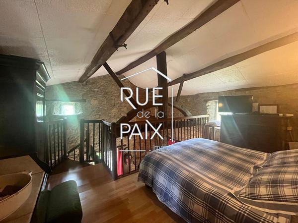 79130 AZAY SUR THOUET Maison en pierre avec piscine