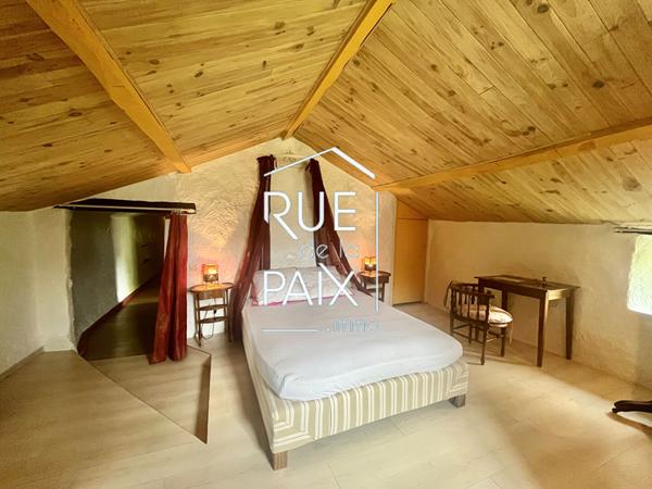 79130 AZAY SUR THOUET Maison en pierre avec piscine