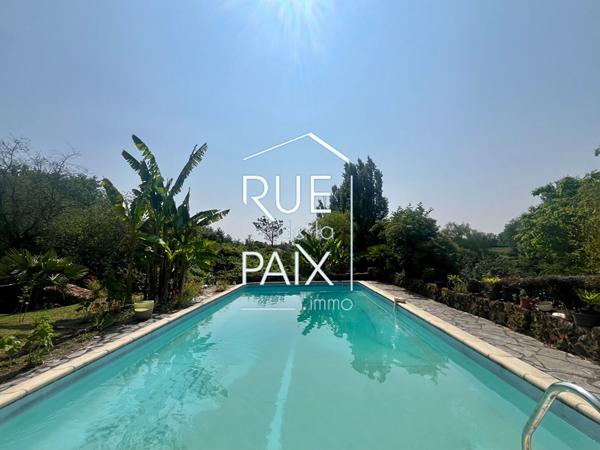 79130 AZAY SUR THOUET Maison en pierre avec piscine