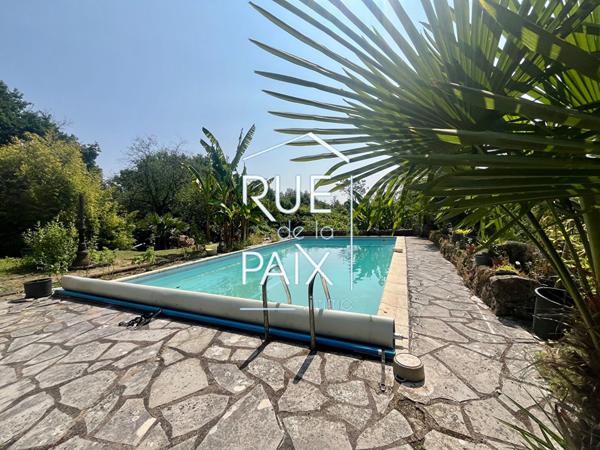 79130 AZAY SUR THOUET Maison en pierre avec piscine