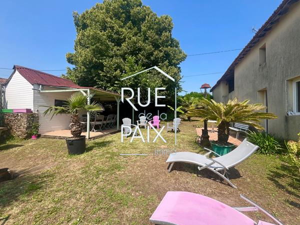 79130 AZAY SUR THOUET Maison en pierre avec piscine