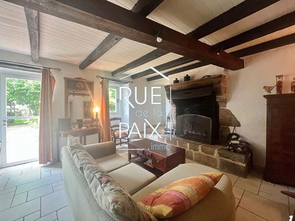 79130 AZAY SUR THOUET Maison en pierre avec piscine