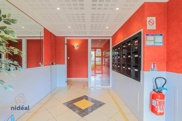 APPARTEMENT 3 CHAMBRES AVEC BALCON 2 PLACES DE PARKING SITUÉ RÉSIDENCE CLAIR DE LUNE (2e étage)