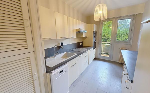 Appartement à louer    3 pièces • 82 m2 Pau