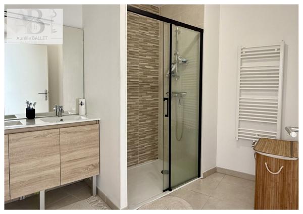 Appartement 3 piéces 239 000 €