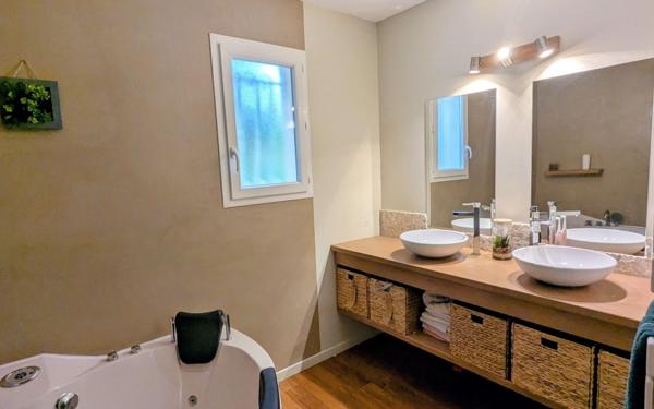 Maison à vendre    5 pièces •  Rochefort-du-Gard