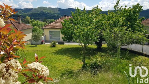 Maison traditionnelle 3 pièces de 87 m² à Saint-Laurent-les-Tours (46400)