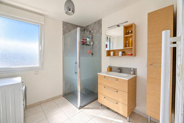 Appartement 2 pièces à vendre à Saint Aubin d'Aubigné - Rez-de-chaussée avec jardin et garage. Proche commerces
