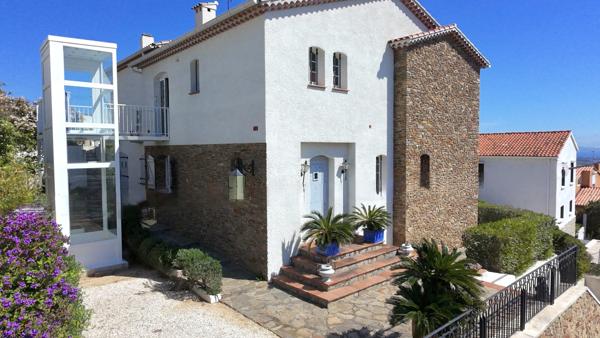 Villa
                                                                                                                                                                                                                                                                                                                        8 pièce(s)                                                                                                                                                                                                          5 chambre(s)                                                                                                                                                                                                          228  m²