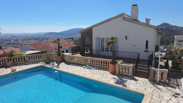 Villa
                                                                                                                                                                                                                                                                                                                        8 pièce(s)                                                                                                                                                                                                          5 chambre(s)                                                                                                                                                                                                          228  m²