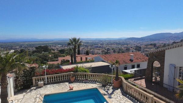 Villa
                                                                                                                                                                                                                                                                                                                        8 pièce(s)                                                                                                                                                                                                          5 chambre(s)                                                                                                                                                                                                          228  m²