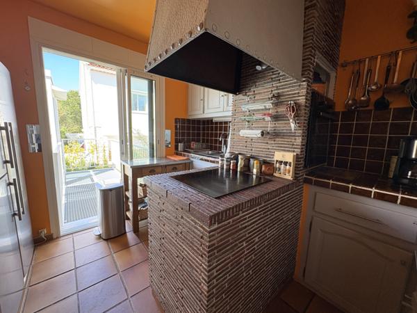 Villa
                                                                                                                                                                                                                                                                                                                        8 pièce(s)                                                                                                                                                                                                          5 chambre(s)                                                                                                                                                                                                          228  m²