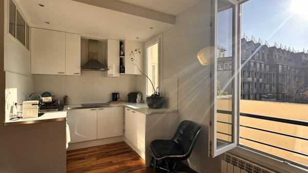 A VENDRE SUPERBE 2P DE 42M2 SANS TRAVAUX RÉNOV. ARCHI. GONCOURT CANAL PARIS 10E