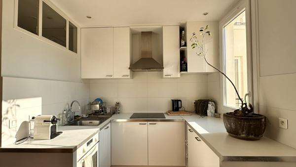 A VENDRE SUPERBE 2P DE 42M2 SANS TRAVAUX RÉNOV. ARCHI. GONCOURT CANAL PARIS 10E