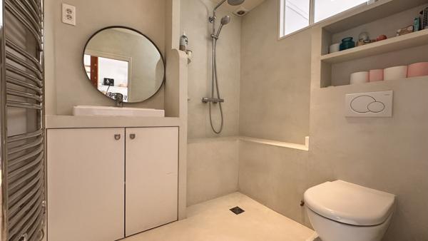 A VENDRE SUPERBE 2P DE 42M2 SANS TRAVAUX RÉNOV. ARCHI. GONCOURT CANAL PARIS 10E