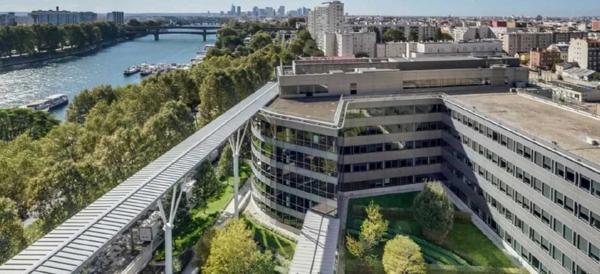 Bureaux à louer à Asnières-sur-Seine lumineux services complets et bien-être