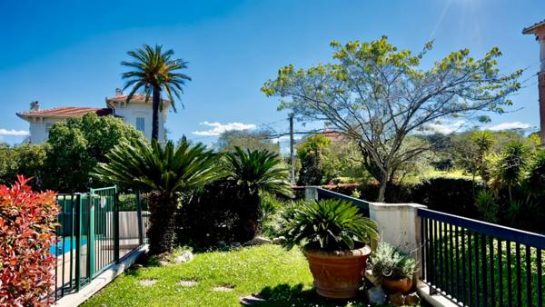 Antibes (06160) Antibes Vente Interactive - 200 mètres des plages - Rez de jardin en Duplex - 2 chambres - box - jardin