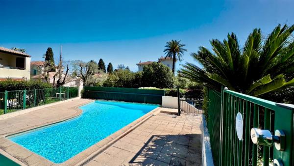 Antibes (06160) Antibes Vente Interactive - 200 mètres des plages - Rez de jardin en Duplex - 2 chambres - box - jardin