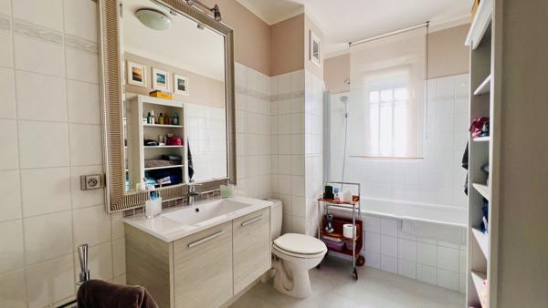 Antibes (06160) Antibes Vente Interactive - 200 mètres des plages - Rez de jardin en Duplex - 2 chambres - box - jardin