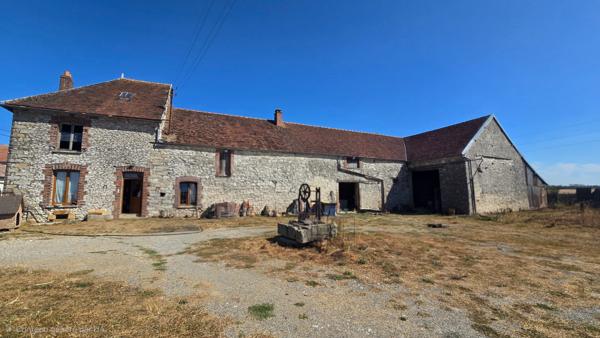 Maison à vendre Chenoise (à 5min) - Corps de ferme - Maison + dépendances (granges, étable)