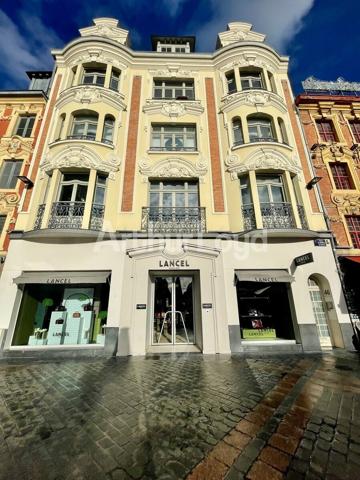 Location de bureaux à Lille avec vue sur Grand-Place dans immeuble haussmannien