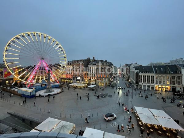 Location de bureaux à Lille avec vue sur Grand-Place dans immeuble haussmannien