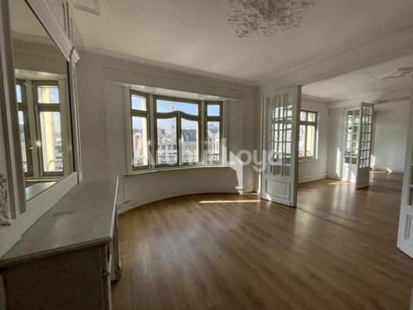 Location de bureaux à Lille avec vue sur Grand-Place dans immeuble haussmannien
