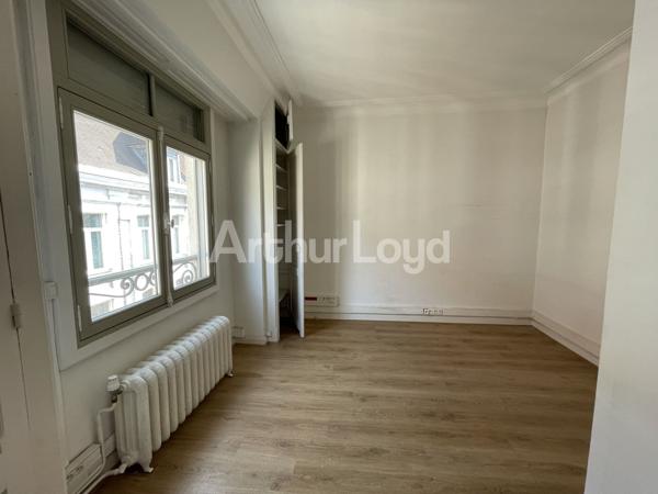 Location de bureaux à Lille avec vue sur Grand-Place dans immeuble haussmannien