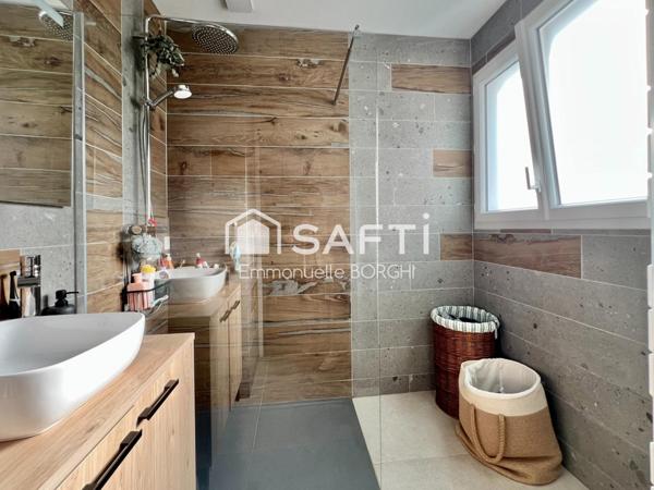 Maison 1 chambre, terrasse, jardinet, stationnement privatif, local.