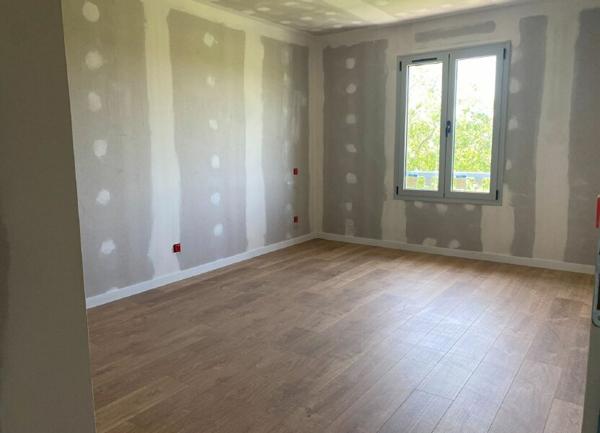 Maison à vendre    5 pièces •  Saint-Caprais-de-Bordeaux