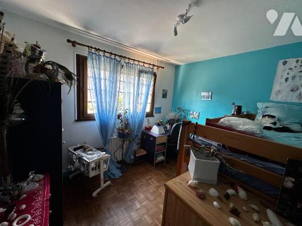 Proche JOIGNY, Maison d'habitation élevée sur sous-sol, comprenant :
Au rez-de-chaussée : entr...