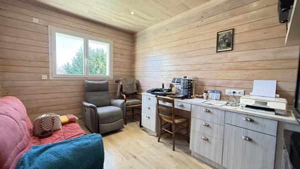 Bellerive-sur-Allier (03700) Nue-propriété Monsieur 75 ans - Dame 76 ans - Superbe maison contemporaine intérieur style chalet