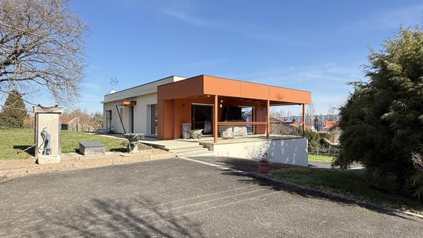 Bellerive-sur-Allier (03700) Nue-propriété Monsieur 75 ans - Dame 76 ans - Superbe maison contemporaine intérieur style chalet