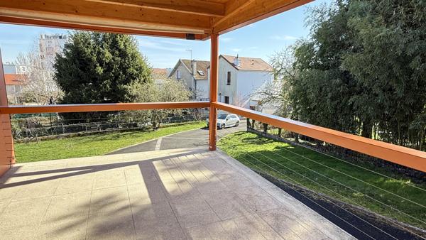 Bellerive-sur-Allier (03700) Nue-propriété Monsieur 75 ans - Dame 76 ans - Superbe maison contemporaine intérieur style chalet