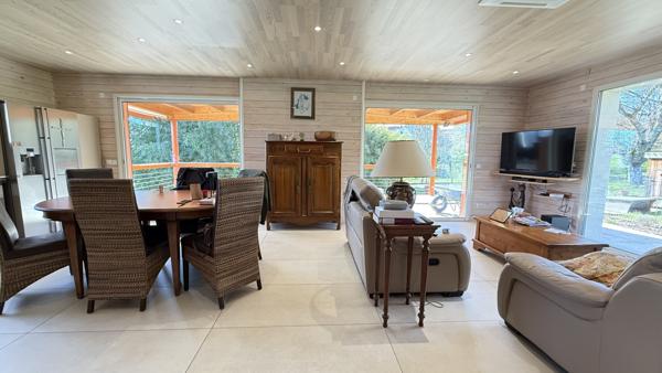 Bellerive-sur-Allier (03700) Nue-propriété Monsieur 75 ans - Dame 76 ans - Superbe maison contemporaine intérieur style chalet